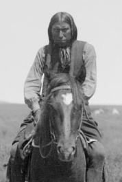 Mezczyzna Komanczow na koniu