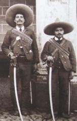 Uzbrojeni Meksykanie