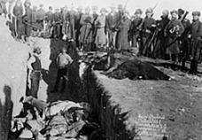 Masowy grob ofiar masakry
nad Wounded Knee