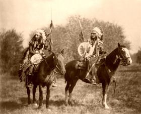Indianie Siuksw na koniach,