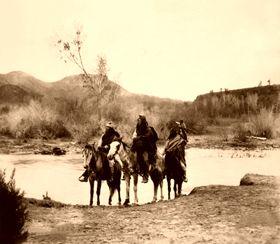 Apache w Fordzie, Edward S. Curtis, 1903